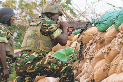 African Mission for Somalia (Amisom) soldiers fighting the al-Shabaab insurgents in the front line in Mogadishu on June 20, 2011 (file photo).