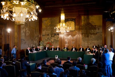 View of the International Court of Justice (ICJ) Bench during the reading of its Judgment in the case concerning Questions relating to the Obligation to Prosecute or Extradite (Belgium v. Senegal). This session took place, exceptionally, in the Japanese Room of the Peace Palace./ Vue de la Cour internationale de Justice (CIJ) lors de la lecture de son arrêt en l'affaire relative à des Questions concernant l'obligation de poursuivre ou d'extrader (Belgique c. Sénégal)