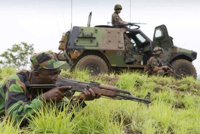 Malian troops alongside French soldiers.
