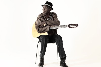 Oliver Mtukudzi
