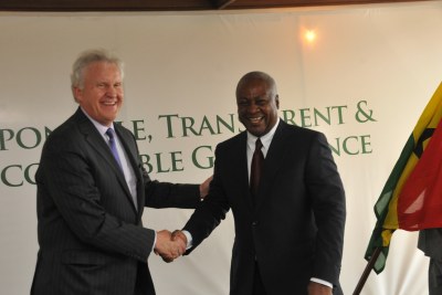 Ghana's president John Dramani Mahama meets with GE's chairman and CEO Jeff Immelt at the Presidential Villa in Accra, Ghana, January 2015.