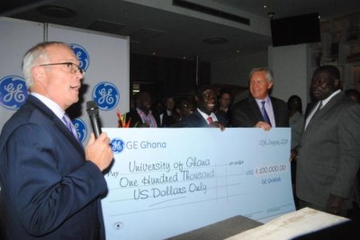 Vice-Chancellor Prof. Ernest Aryeetey (right), receiving the symbolic cheque on behalf of the University. With him are Mr. Jeff Immelt, Global Chairman of GE (second from right) and Hon. Emmanuel Kofi Buah, Minister of Energy and Petroleum (third from right)