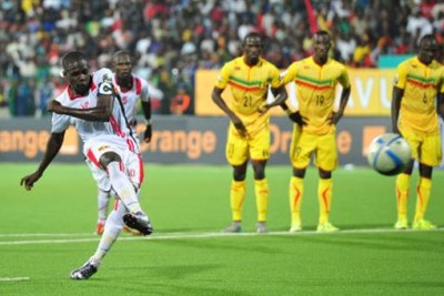 Mali and Uganda in action during a Group D Opening match in the CHAN 2016 in Rwanda.