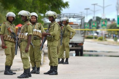 Some members of the aniti-riot Field Force Unit (FFU) stand attentively on one of Dar es Salaam highways (file photo).