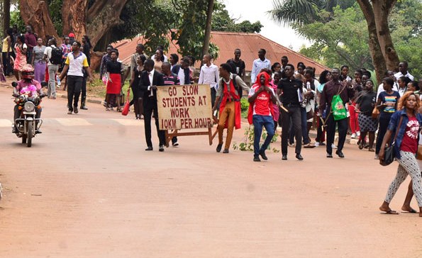 Uganda: Bewaffnete Reaktion auf Studentenproteste in Uganda