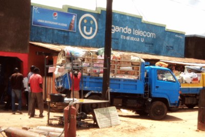 South Sudanese traders load goods onto a truck in Moyo Town (file photo).
