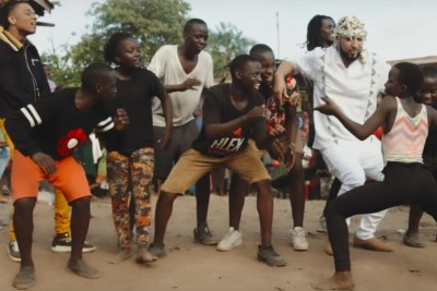 Ghetto Kids dancers with French Montana.
