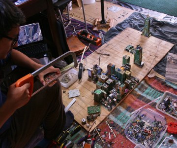 Zimbabwean Teen Builds Model of Midtown Manhattan Using Recycled Computer Parts