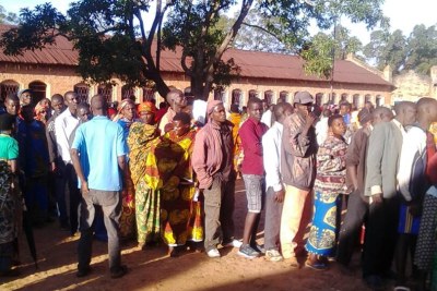 Voters queue in the 2018 referendum.