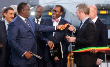 Le Pr&Atilde;&copy;sident de la BAD et Sall r&Atilde;&copy;ceptionnent le train express r&Atilde;&copy;gional