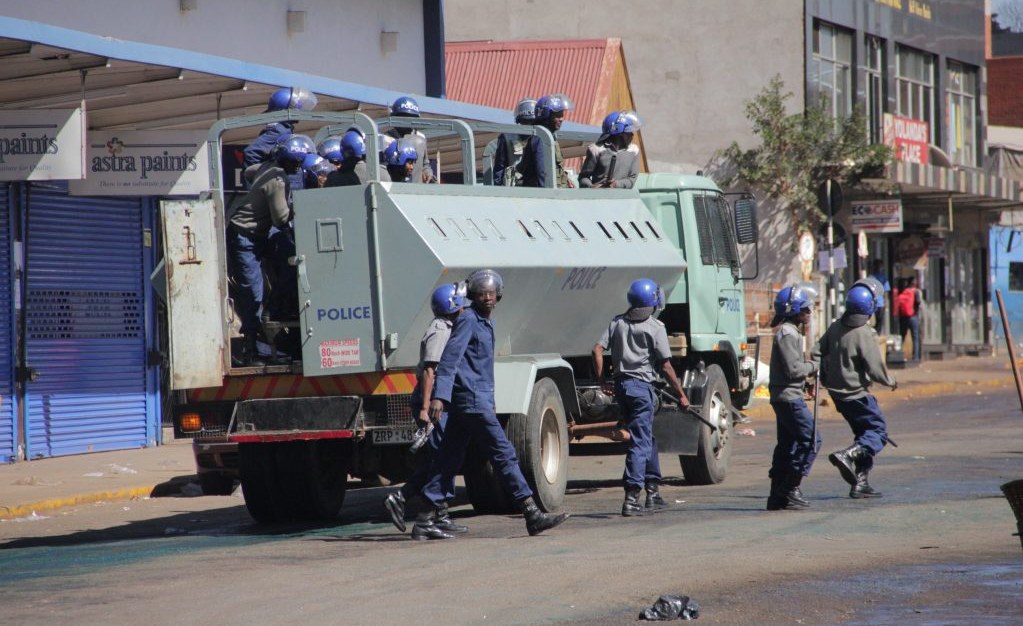 Zimbabwe: Police Flood Streets to Crush Anti-Govt Protests thumbnail