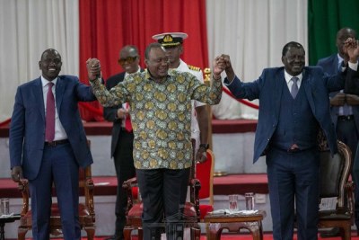 President Uhuru Kenyatta (centre) in a show of unity with Deputy President William Ruto (left) and opposition leader Raila Odinga (file photo).
