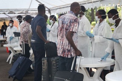 Health workers conduct coronavirus tests (file photo).