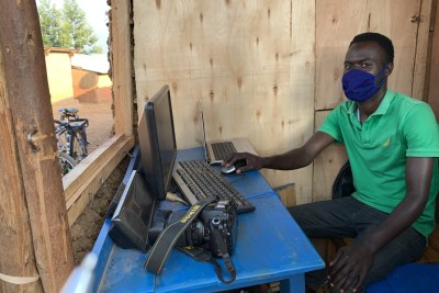 In support of World Refugee Day, Inkomoko Entrepreneur Development will distribute 1,000 grants to businesses in refugee camps and the surrounding host communities in Rwanda. The grants are made possible through a commitment of US$2.3 million from the Mastercard Foundation's COVID-19 Recovery and Resilience Program to support Rwandan businesses to relaunch or rebuild after being negatively impacted by the COVID-19 pandemic.