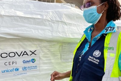 Le Ghana lance la campagne de vaccination COVID-19 avec des vaccins COVAX.