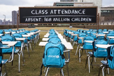 La « Salle de classe de la pandémie » présentée par l’UNICEF au Siège de l’ONU à New York souligne la nécessité, pour les gouvernements, de privilégier la réouverture des écoles