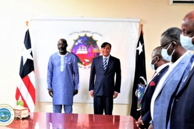 (L-R) H.E. President George M. Weah, Mr. Lakshmi Mittal, Executive Chairman, ArcelorMittal Liberia and some senior Liberia Government officials.