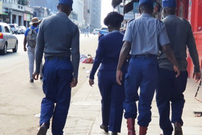 Police in Zimbabwe get ready to disperse protesters (file photo).