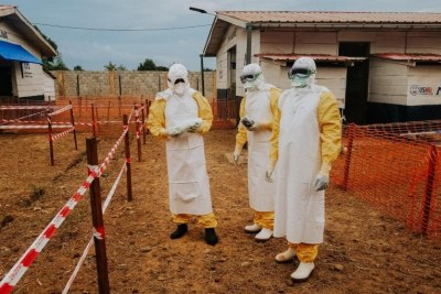 An MSF doctor and two workers from the Congolese Ministry of Health in front of the Ebola treatment center in Wangata. Democratic Republic of Congo