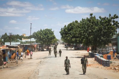 African Union Mission soldiers and the Somali National Army patrolling (file photo).
