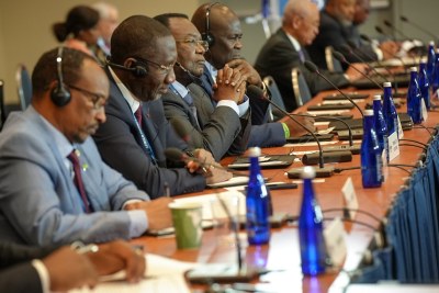 Sommet Etats-Unis/Afrique - Des ministres africains du commerce sont assis à une table de réunion. (AGAO)
