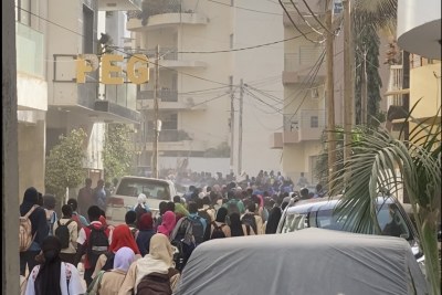 Students in the street demanding the release of their comrades arrested during the political demonstrations of March 16.