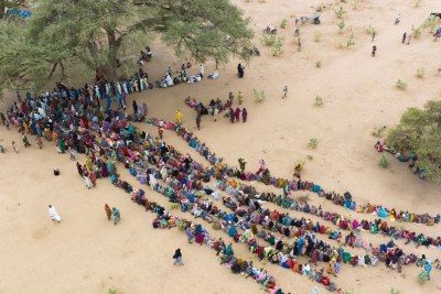 People displaced by conflict in Sudan queue for aid on arrival in Chad (file photo).