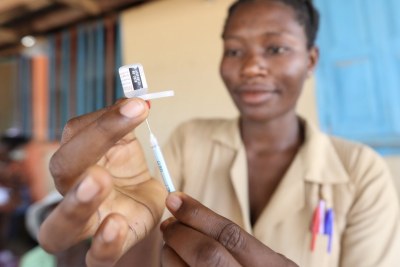 A health worker prepares the RTS,S malaria vaccine (file photo).