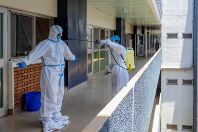 Medics in charge of helping Marburg patients at Kigali Hospital. According to the Ministry of health, only one Marburg patient under treatment.