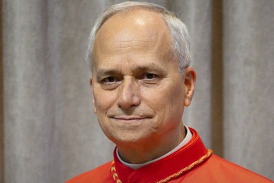Les cardinaux réunis dans la chapelle Sixtine du Vatican ont élu le cardinal Robert Francis Prévost comme 267e pape, qui a pris le nom de pape Léon XIV.