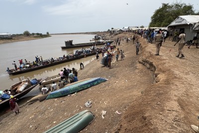 South Sudanese refugees who have been staying in Burbiye, Gambella region of Ethiopia preparing to relocate to Mattar due to the ongoing conflict in Burbiye.