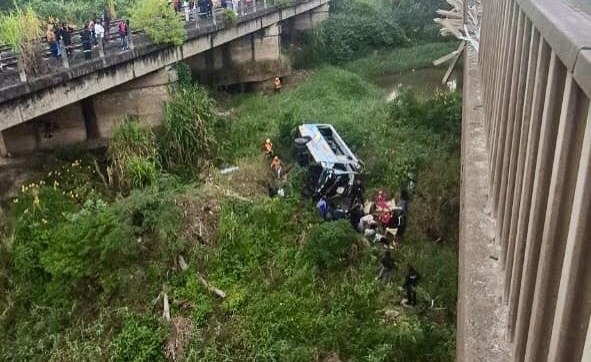 South Africa: Tragedy as Bus Crashes Off Bridge in KwaZulu-Natal - South African News Briefs - May 27, 2025
