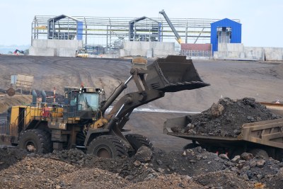 Eramet Comilog—Compagnie minière de l’Ogooué—operates the world’s largest manganese mine. Alongside the Bangombé deposit, Eramet Comilog began mining the Okouma deposit in 2023, which will eventually increase the company’s production capacity to 10 million tonnes per year.
Eramet Comilog makes a significant contribution to the country’s economic development by supporting numerous projects through partnerships or CSR programs.