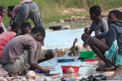 Mozambican children look for gemstones in the Zambezia region.