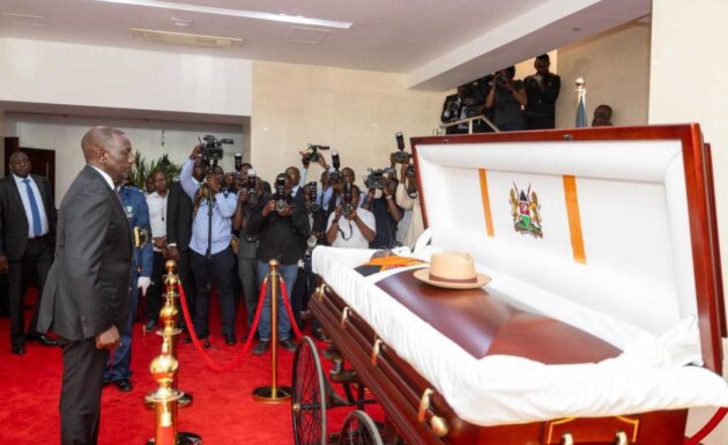 Kenya: Thousands of Mourners At Nyayo Stadium Ahead of Raila Funeral