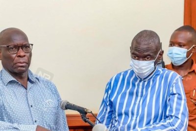 Opposition politician Kizza Besigye and his aide Obeid Lutale in court (file court)