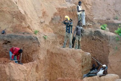 Illegal miners in Mozambique (file photo).