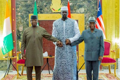 Under the chairmanship of President Mamadi DOUMBOUYA, the Tripartite Summit brought together Joseph Nyumah Boakai, President of the Republic of Liberia, and Julius Maada Bio, President of the Republic of Sierra Leone.