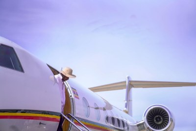 President Yoweri Museveni disembarks from Uganda’s presidential jet (file photo).